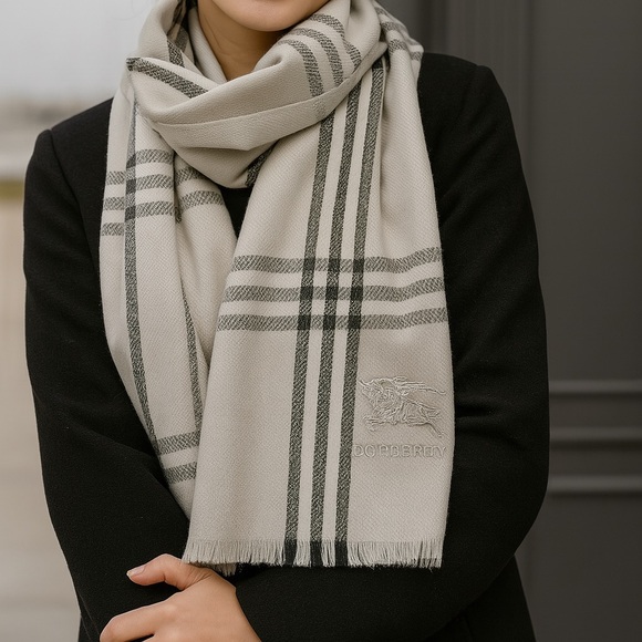 Burberry Classic White and Black Check Scarf - Picture 1 of 7